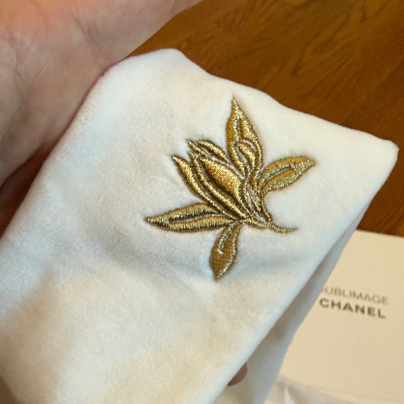 Chanel Sublimage White and Gold Skincare Set - Picture 4 of 5